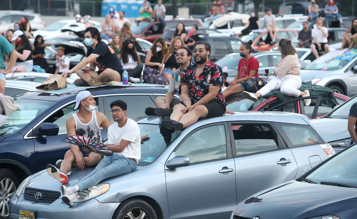A previous Drive In Drag show audience (Photo: Voss Events)
